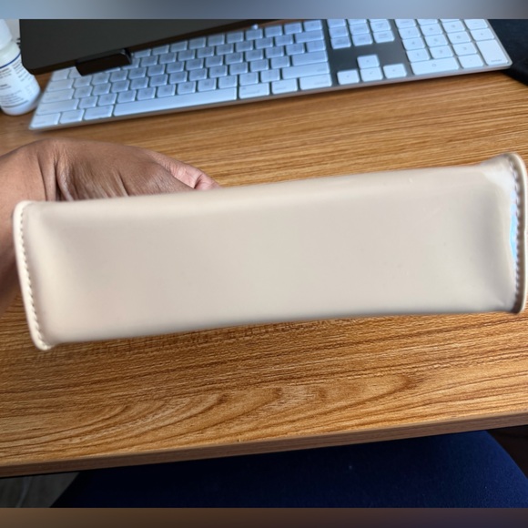 YSL Beaute Cosmetic Pouch - Picture 5 of 7